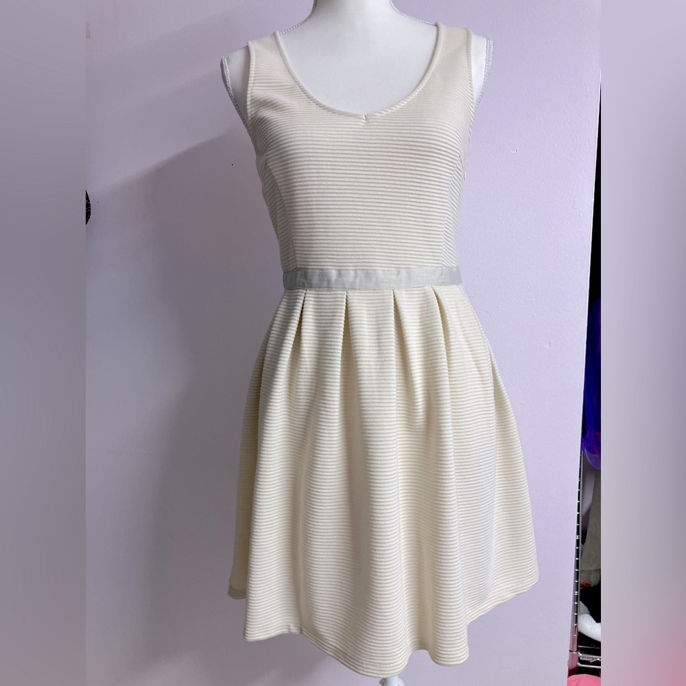 Women’s Ribbed Knit Pleated Dress, Size 4, Cream, V-Neck, AEO